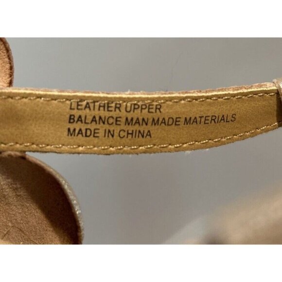 B.O.C Born Concepts Metallic Leather Champagne Flowers Block Heel Sandals Size 9 - Picture 9 of 13